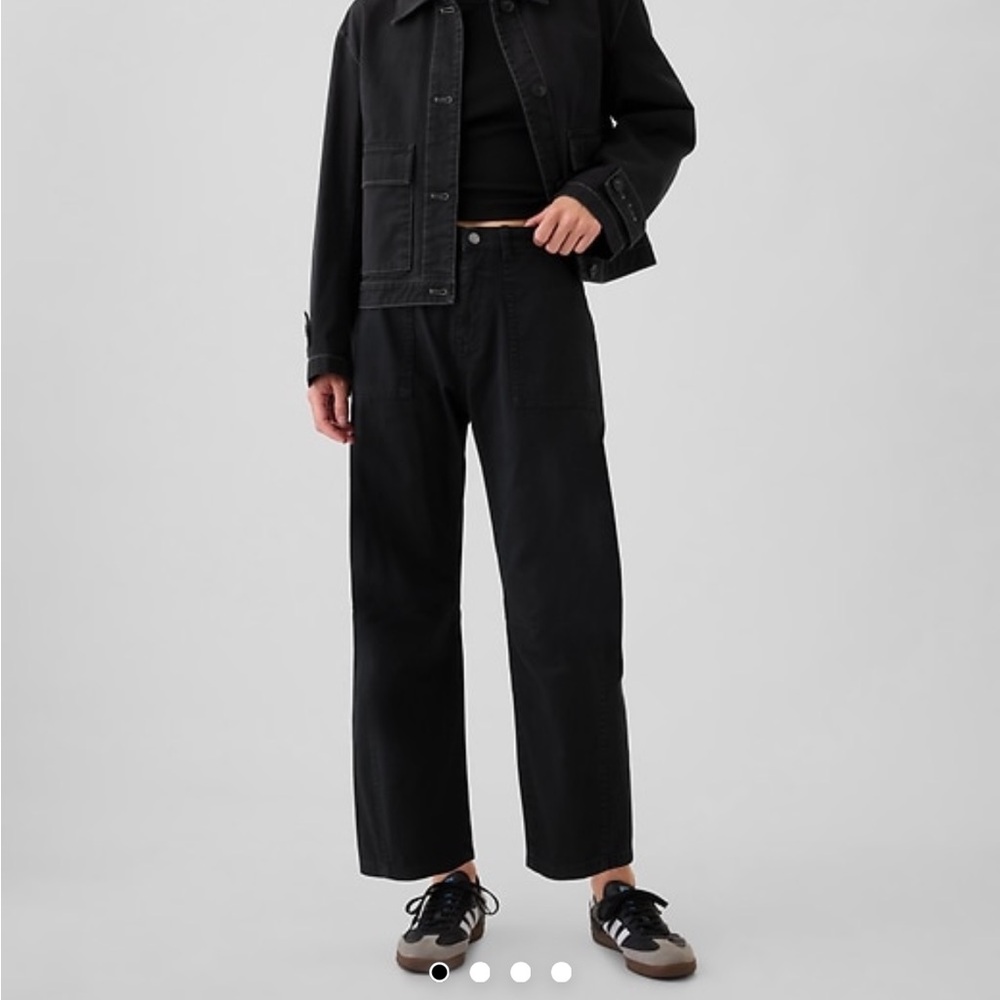 GAP mid rise twill barrel pants size 6